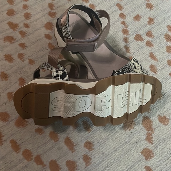 Sorel Leather Animal Print & Pink platform slingback Sandals - Picture 2 of 2